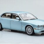 Jaguar XJ6 X350 Seafrost Gaiši Zils Almost Real 1:18 - image 7 of 11