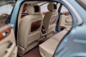 Jaguar XJ6 X350 Seafrost Gaiši Zils Almost Real 1:18 810503 Metāls — attēls 10 no 11