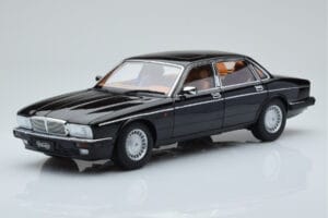 Jaguar XJ6 XJ40 Ebony Melns Almost Real 1:18 810543