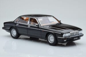 Jaguar XJ6 XJ40 Ebony Melns Almost Real 1:18 810543 Metāls — attēls 6 no 11