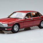 Jaguar XJ6 XJ40 Flamenco Sarkans Almost Real 1:18