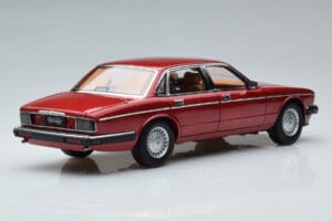 Jaguar XJ6 XJ40 Flamenco Sarkans Almost Real 1:18 810541 Metāls — attēls 3 no 11