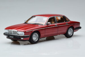 Jaguar XJ6 XJ40 Flamenco Sarkans Almost Real 1:18