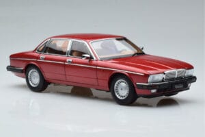 Jaguar XJ6 XJ40 Flamenco Sarkans Almost Real 1:18 810541 Metāls — attēls 6 no 11