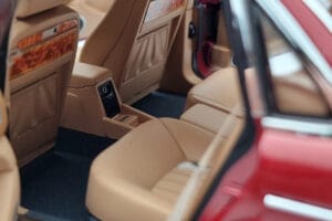 Jaguar XJ6 XJ40 Flamenco Sarkans Almost Real 1:18 810541 Metāls — attēls 10 no 11