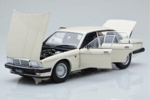 Jaguar XJ6 XJ40 Glacier Balts Almost Real 1:18 810542 Metāls — attēls 2 no 11