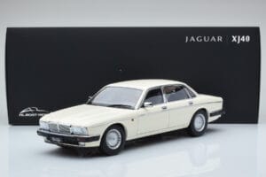 Jaguar XJ6 XJ40 Glacier Balts Almost Real 1:18 810542 Metāls — attēls 11 no 11