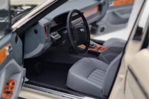 Jaguar XJ6 XJ40 Glacier Balts Almost Real 1:18 810542 Metāls — attēls 8 no 11