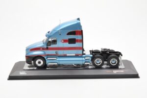 Kenworth T2000 Gaiši Zils Sarkans IXO 1:43