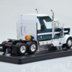 Kenworth W900 Zaļš Balts IXO 1:43 - image 2 of 6