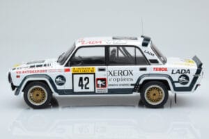 Lada 2105 VFTS #42 S. Brundza Rally 1000 Lakes 1984 IXO 1:18 18RMC146 Metāls — attēls 3 no 6