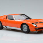 Lamborghini Miura SV Oranžs AUTOart 1:18 - image 6 of 8