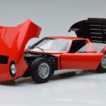 Lamborghini Miura SV Sarkans AUTOart 1:18 - image 2 of 8
