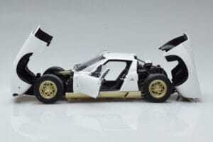 Lamborghini Miura SV Balts AUTOart 1:18 74544 Metāls — attēls 4 no 8