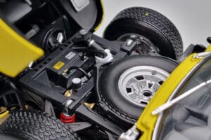 Lamborghini Miura SV Dzeltens Kyosho 1:18 08317Y Metāls — attēls 10 no 11