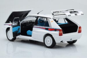 Lancia Delta HF Integrale 6 Balts Kyosho 1:18 08344E Metāls — attēls 3 no 8