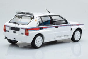 Lancia Delta HF Integrale 6 Balts Kyosho 1:18 08344E Metāls — attēls 4 no 8