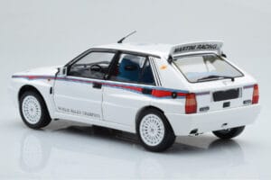 Lancia Delta HF Integrale 6 Balts Kyosho 1:18 08344E Metāls — attēls 7 no 8