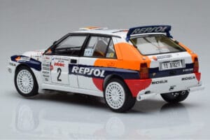Lancia Delta HF Integrale Evoluzione #2 C. Sainz / L. Moya Tour de Corse 1993 Kyosho 1:18 08348J Metāls — attēls 6 no 9
