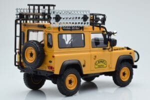Land Rover Defender 90 Camel Trophy Borneo 1985 Almost Real 1:18 810213 Metāls — attēls 3 no 8