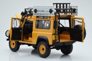 Land Rover Defender 90 Camel Trophy Borneo 1985 Almost Real 1:18 810213 Metāls — attēls 5 no 8