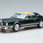 Lincoln Continental Mark V Tumši Zaļš MCG 1:18 MCG18404 Metāls