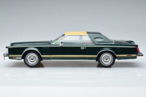 Lincoln Continental Mark V Tumši Zaļš MCG 1:18 MCG18404 Metāls — attēls 3 no 6