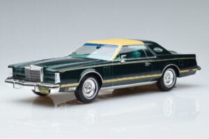 Lincoln Continental Mark V Tumši Zaļš MCG 1:18 MCG18404 Metāls