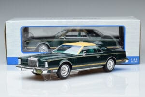 Lincoln Continental Mark V Tumši Zaļš MCG 1:18 MCG18404 Metāls — attēls 6 no 6
