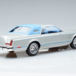 Lincoln Continental Mark V Sudrabs MCG 1:18 - image 2 of 6