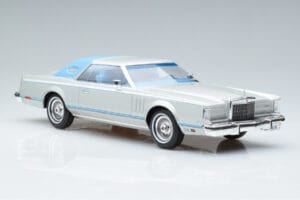 Lincoln Continental Mark V Sudrabs MCG 1:18 MCG18403 Metāls — attēls 4 no 6