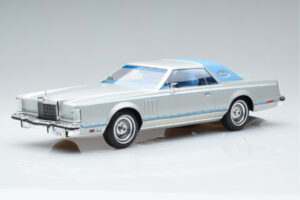 Lincoln Continental Mark V Sudrabs MCG 1:18