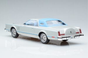 Lincoln Continental Mark V Sudrabs MCG 1:18 MCG18403 Metāls — attēls 5 no 6