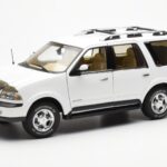 Lincoln Navigator Balts AUTOart 1:18