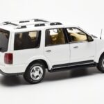 Lincoln Navigator Balts AUTOart 1:18 - image 3 of 8