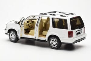 Lincoln Navigator Balts AUTOart 1:18 72761 Metāls — attēls 5 no 8