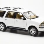 Lincoln Navigator Balts AUTOart 1:18 - image 6 of 8