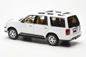 Lincoln Navigator Balts AUTOart 1:18 72761 Metāls — attēls 7 no 8