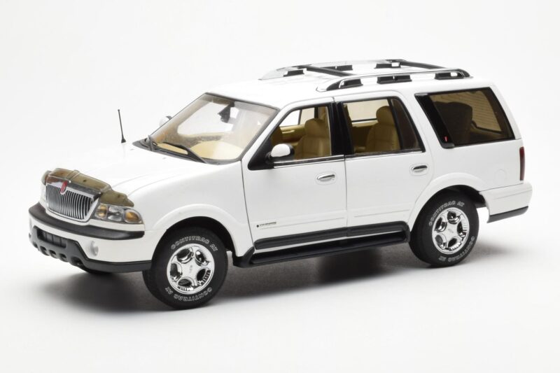Lincoln Navigator Balts AUTOart 1:18