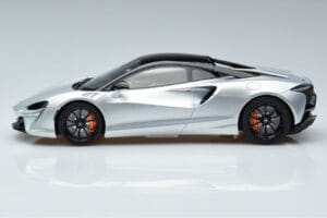 McLaren Artura Sudrabs GT Spirit 1:18 GT873 Sveķi — attēls 3 no 6