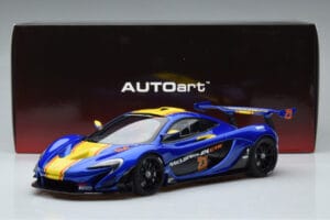 McLaren P1 GTR Zils Ar Dzeltenām Svītrām AUTOart 1:18 81542 Kompozīts — attēls 7 no 7