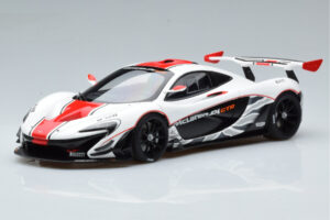 McLaren P1 GTR Spīdīgi Balts Ar Sarkanām Svītrām AUTOart 1:18