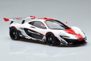McLaren P1 GTR Spīdīgi Balts Ar Sarkanām Svītrām AUTOart 1:18 81541 Kompozīts — attēls 5 no 7