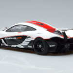 McLaren P1 GTR Spīdīgi Balts Ar Sarkanām Svītrām AUTOart 1:18 - image 6 of 7