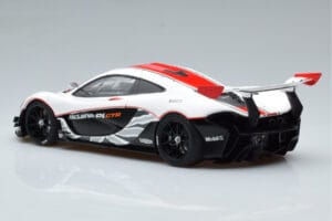 McLaren P1 GTR Spīdīgi Balts Ar Sarkanām Svītrām AUTOart 1:18 81541 Kompozīts — attēls 6 no 7