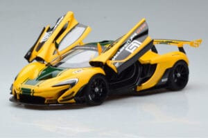 McLaren P1 GTR Dzeltens Ar Zaļām Svītrām AUTOart 1:18 81544 Kompozīts — attēls 2 no 7