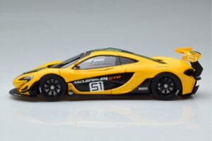 McLaren P1 GTR Dzeltens Ar Zaļām Svītrām AUTOart 1:18 81544 Kompozīts — attēls 4 no 7