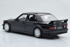 Mercedes 190E W201 2.5-16 Evo I Melns Otto 1:18 OT151 Sveķi — attēls 5 no 6