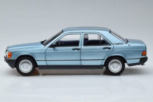 Mercedes 190E W201 Gaiši Zils Norev 1:18 183828 Metāls — attēls 4 no 7