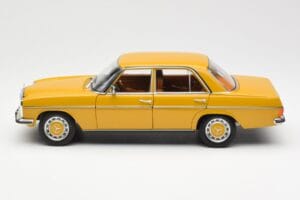 Mercedes 200/8 W115 Sahara Dzeltens Norev 1:18 183771 Metāls — attēls 4 no 8